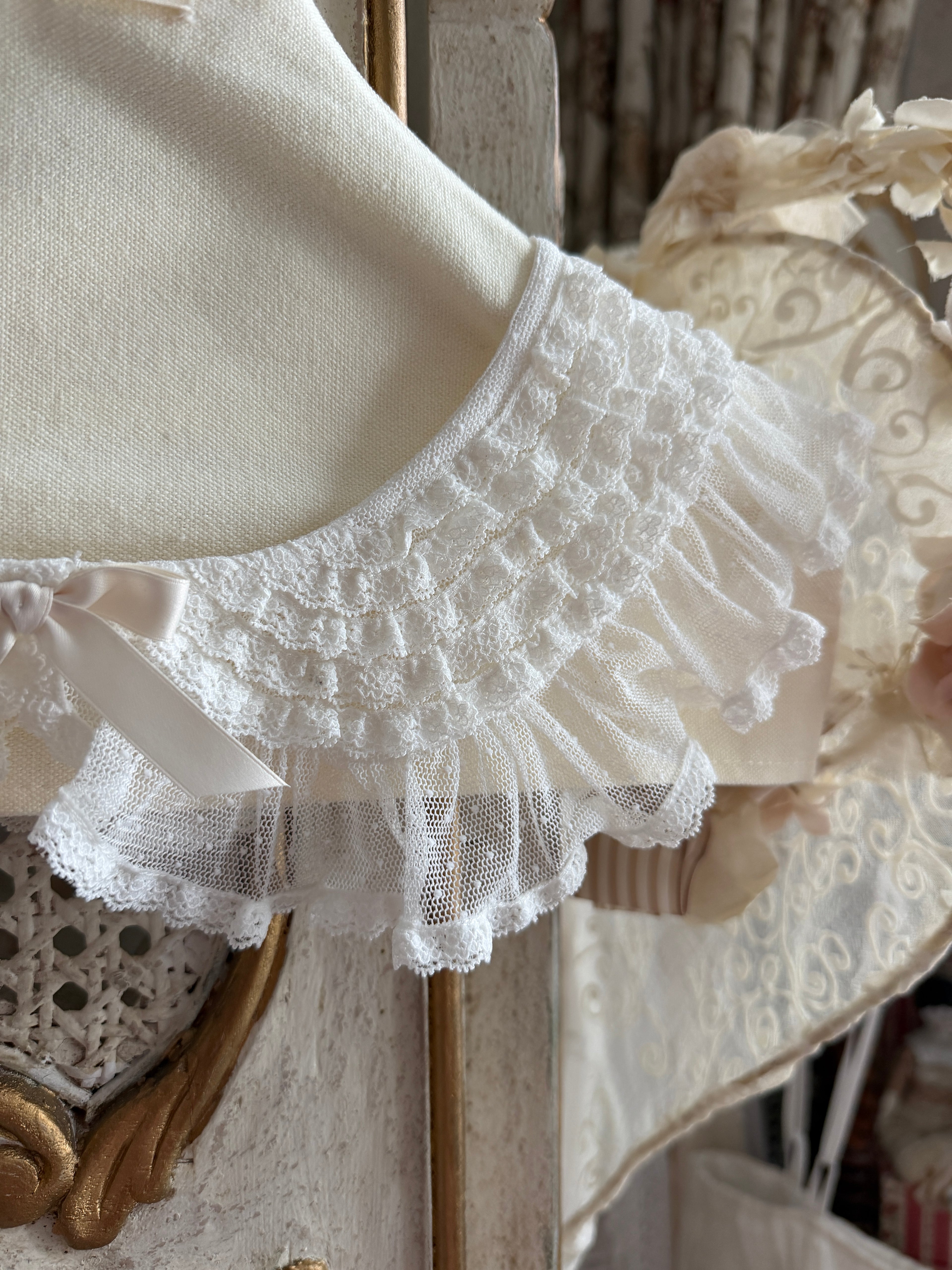 Loire Valley Off-white Cotton Collar