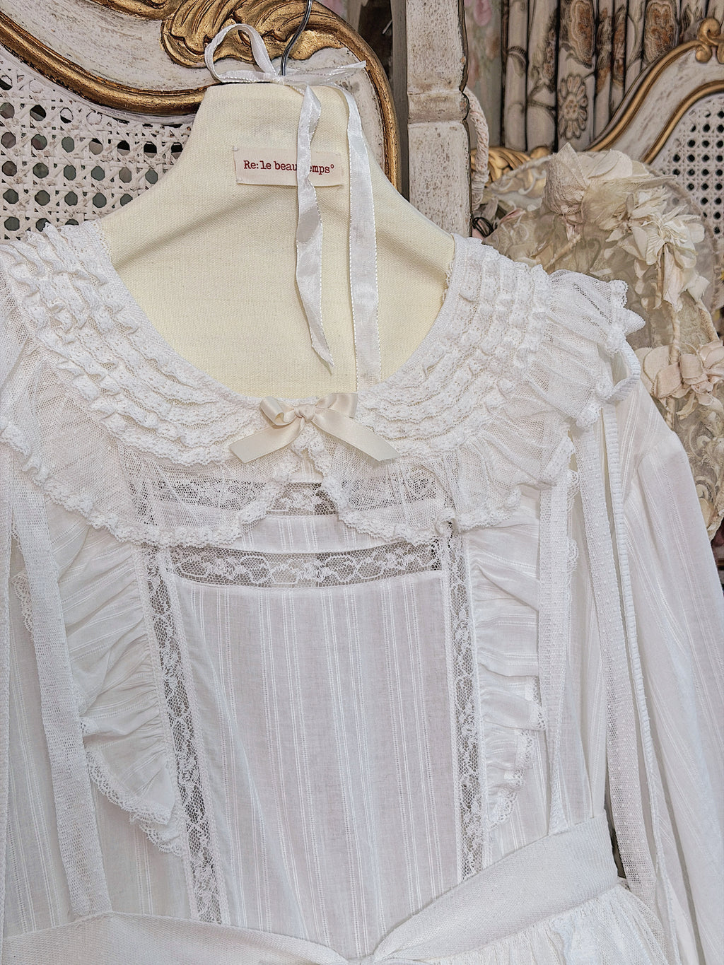 Loire Valley Off-white Cotton Collar